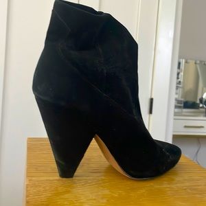 Vince Camuto suede ankle boots. BLACK SIZE 12!!!
